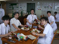 恵寿総合病院(昼食風景)